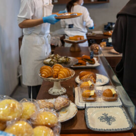 専門ショップ:株式会社 イサジ/フルール・フルール&花*花 2025年の様子